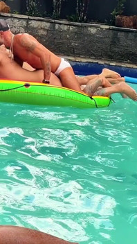 Fraier la petrecerea la piscină - Sunsex