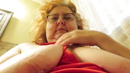 身体之旅 nv 在浴室毛茸茸的阴部撒尿