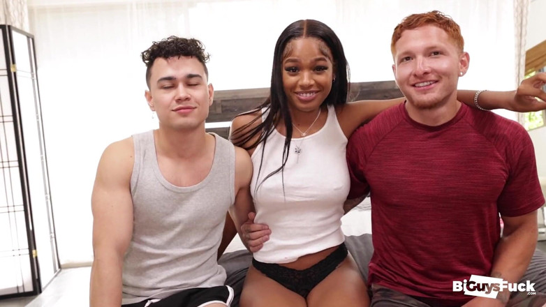 Bi Guys Fuck: 19yo Brianna Watches Guys Kiss &amp; Taps Out Giggling!