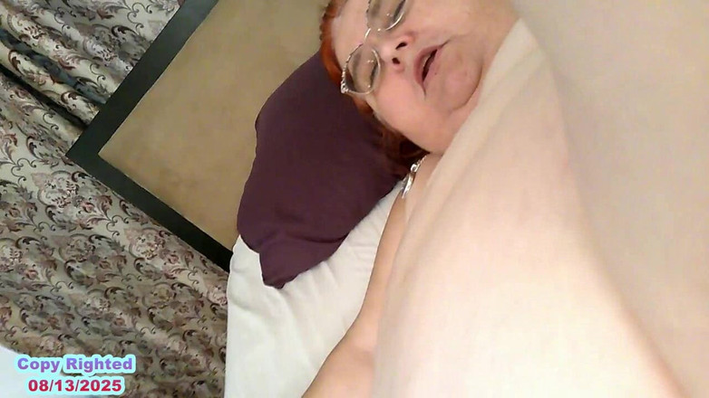 BBW nurse Vicki adventures with friends: První pokus o anální hru s velkou hračkou