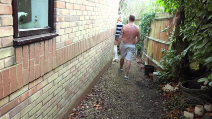 Dirty Doctors Clips: Kencing di The Gardener