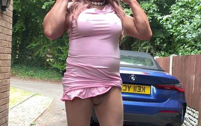 Kelly CD 2022: गुलाबी पोशाक और निर्बाध पेंटीहोज पहनी सेक्सी Crossdresser kellycd2022