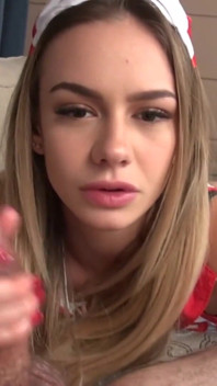 Y tá Naomi