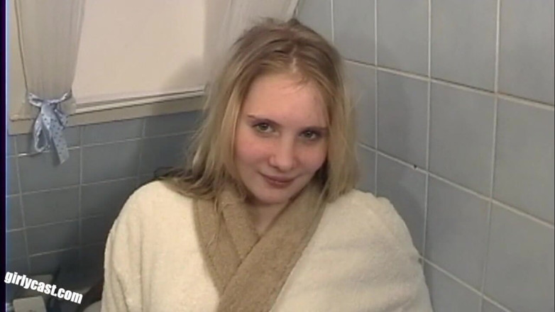 Girlycast: Claudia di 18 anni - il suo primo video