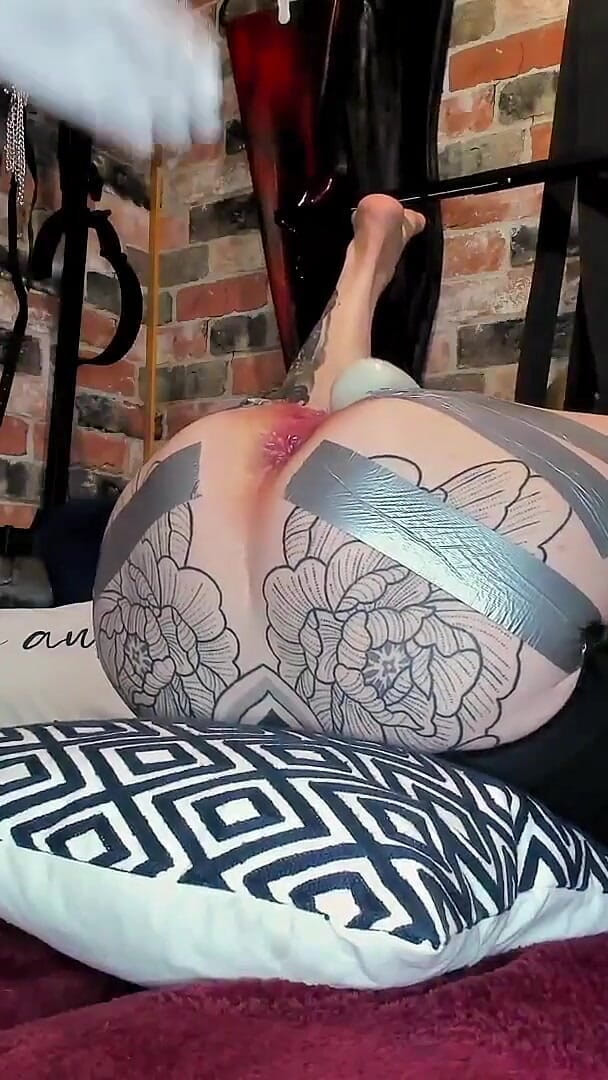 Fisting Her Wrecked Cunt & Show It off at the End (Gigi the fuck pig)