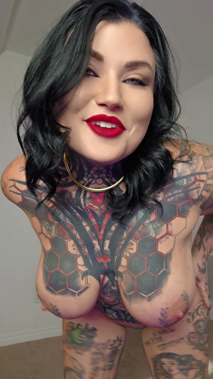 Ventressink: Rave Girl Strip Tease