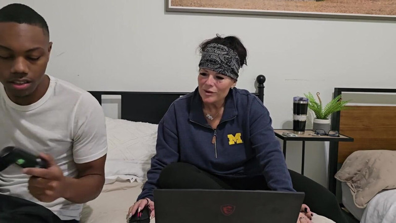 Cory Strokes: Hollee huntress cory strokes joystick kullanıyor
