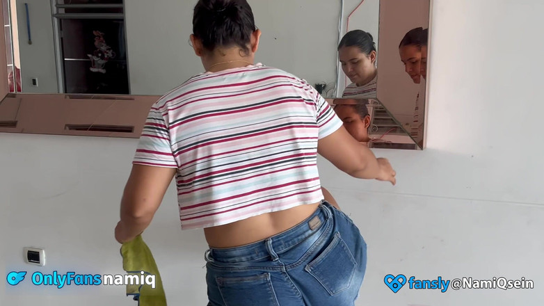 Roxxan: 제 서비스 직원은 성기가 좋아요