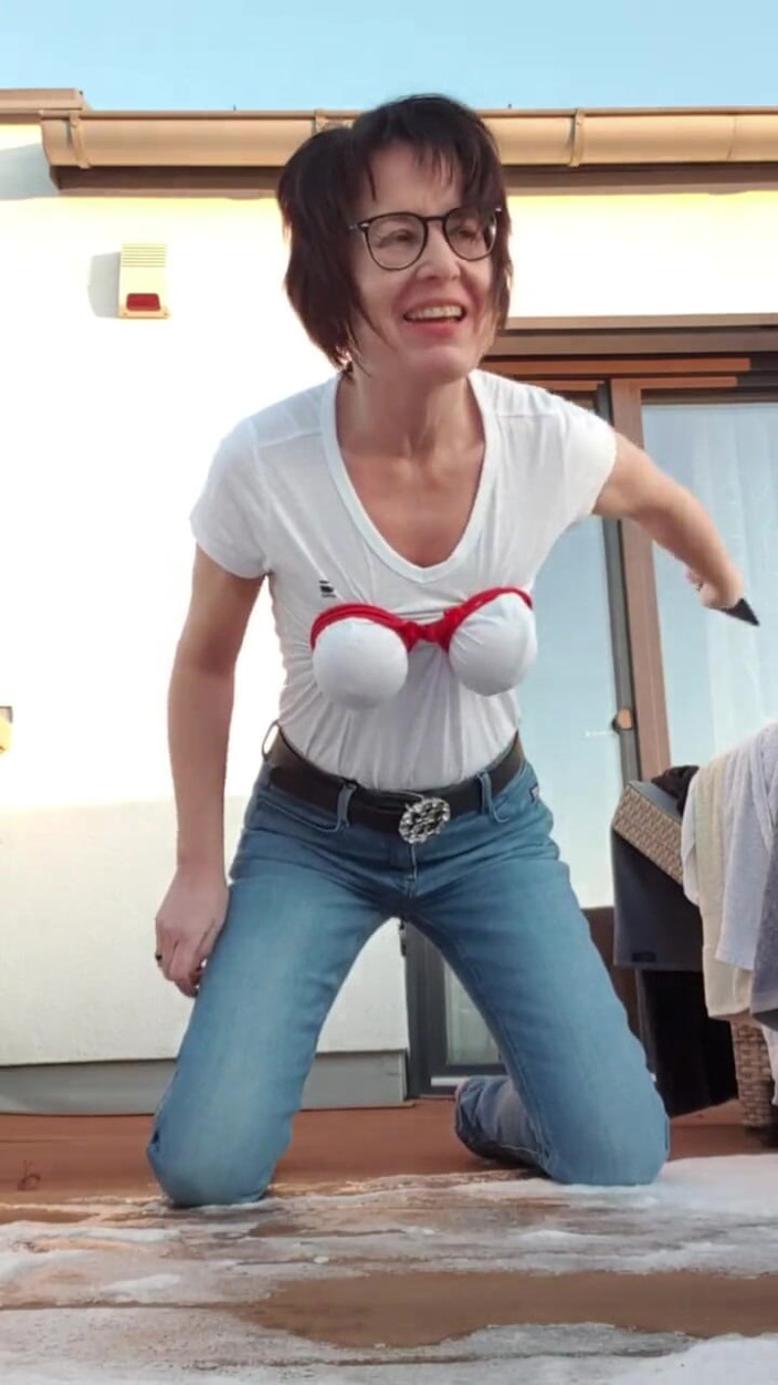 JulieEroticDress: Squirt in Jeans on Balcony