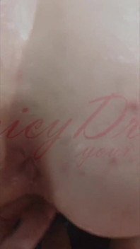 Juicydream - futai cu degetul în găurile ei suculente