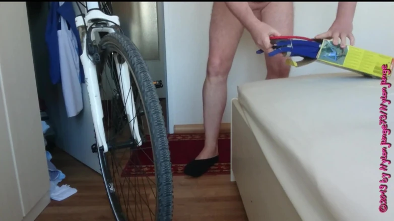 Carmen_Nylonjunge: 自行车上的马鞍测试