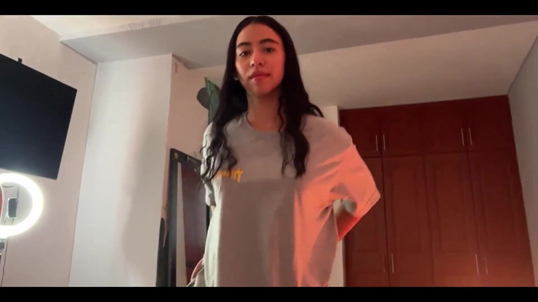 bitchsultry: Chị kế latinh trẻ của tôi trở về nhà mệt...