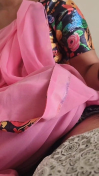 Desi nejlepší indická bhabhi vaří jídlo ošukaná jejím nejlepším přítelem