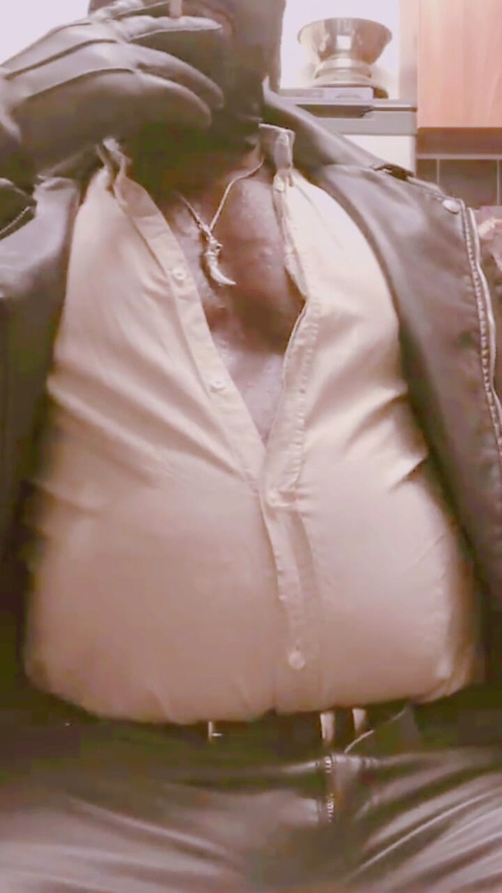 Black smoking muscle stepdad: Đeo Mặt Nạ Da Bịt Lông Tóc Vàng Khói