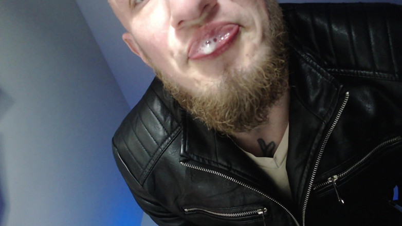 Hunky time: Leather lord sputa