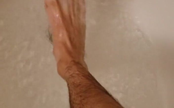 Z twink: Oplachování nohou horkou vodou v zimě