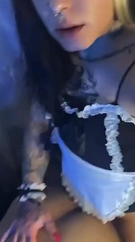 Trans služka Emma Ink šuká panenský zadek svého vdaného šéfa