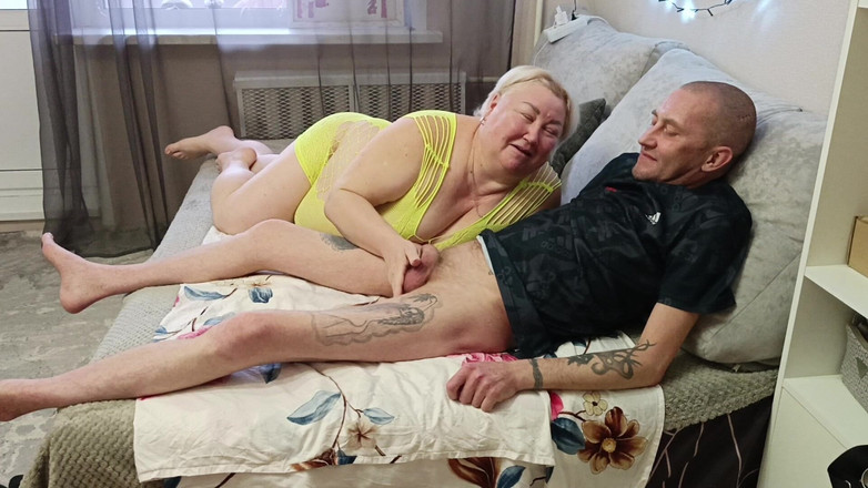 Zona901: 継母による高品質なディープフェラチオと精液を飲み込む