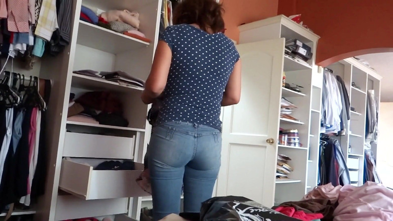 Ardientes69: Mi Madrastra Se Prueba Jeans Mientras Me Masturbo, Admirando Su...