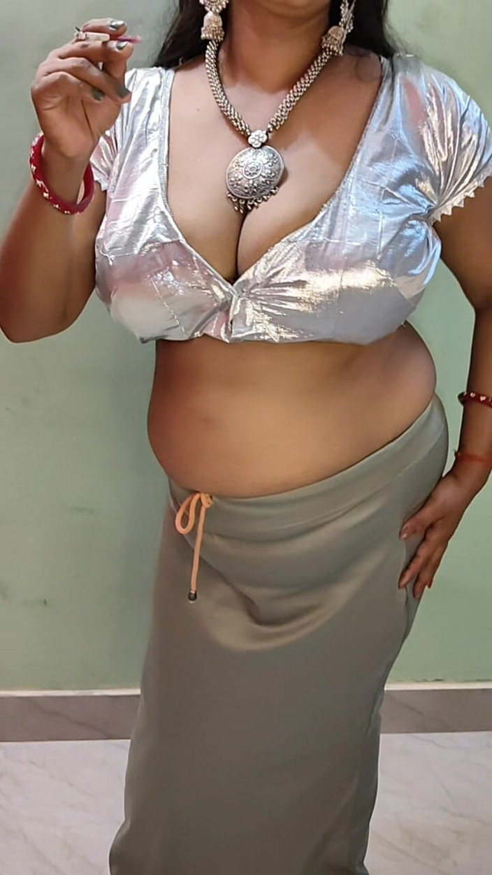 Kavita suman: Indiancă mare și frumoasă bhabhi sexy spectacol