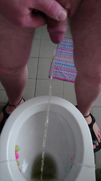 Ragazzo Di Nylon Piscia La Mattina Di Capodanno