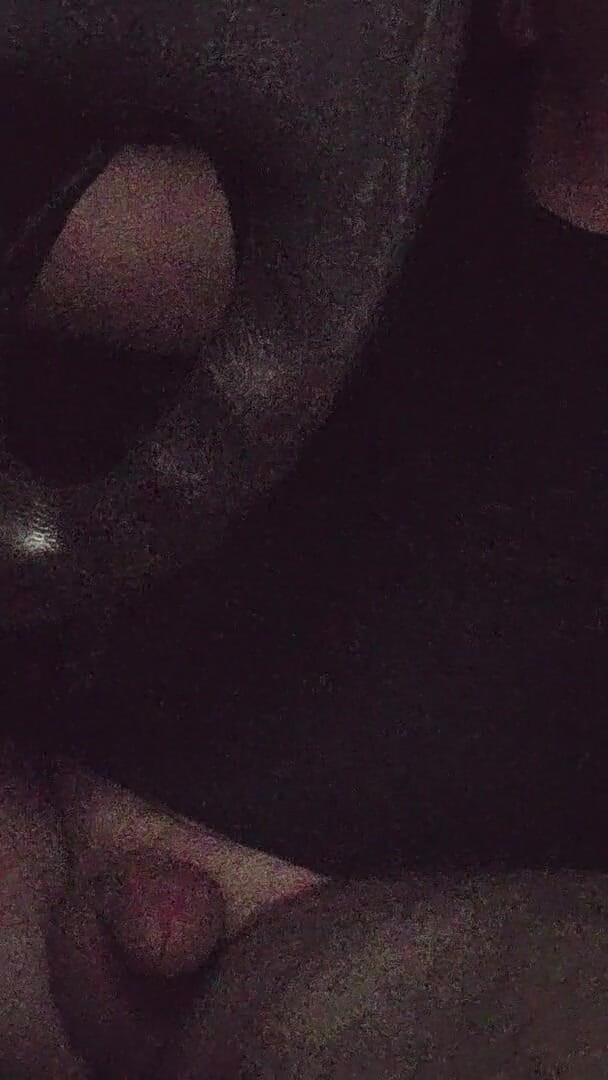 Incredible Dick: Cara com tesão se masturba no caminhão 2