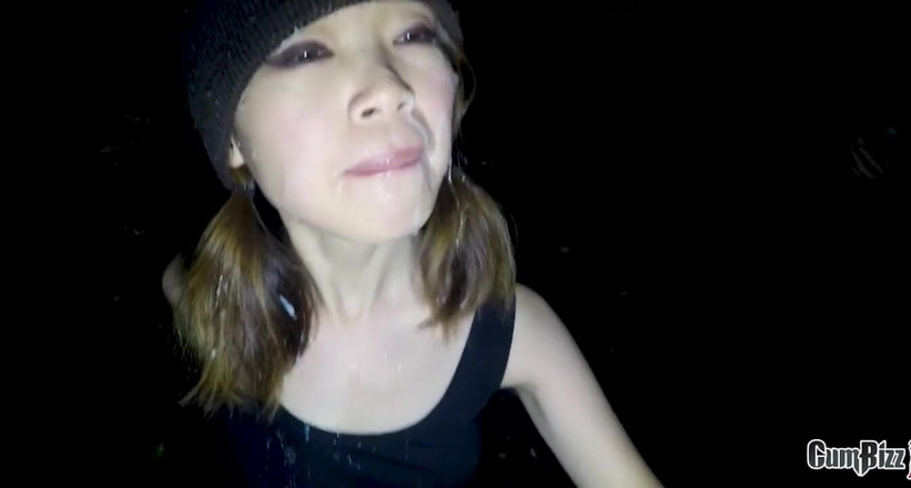 Cumbizz: Asian teen blowbang