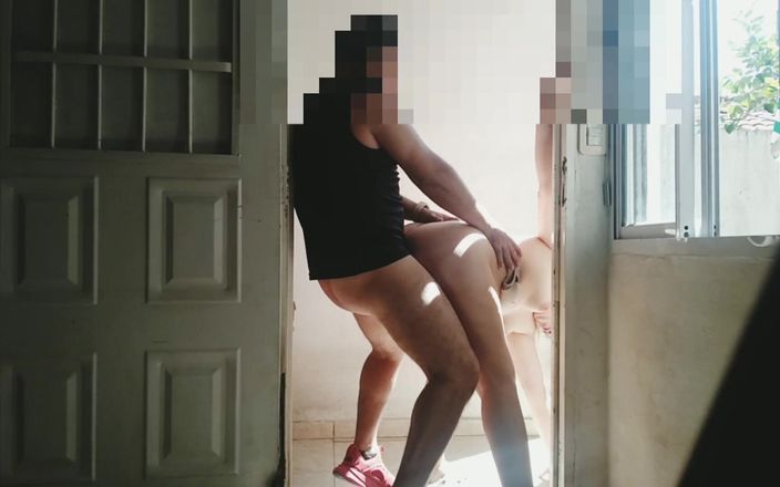 Activecouplearg: Sexo en la puerta principal