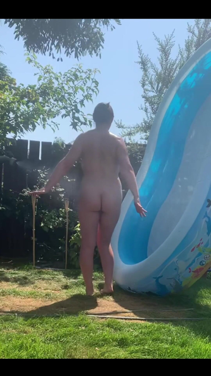 Keira_xxxxxx: Giorni caldi hanno bisogno di docce fredda e l'audio di...