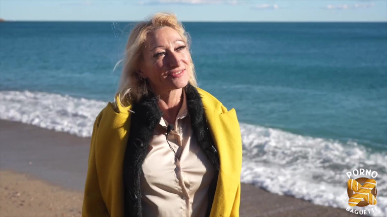 Porno Baguette: Betty, miLF sexy, ama giocare con i cazzi