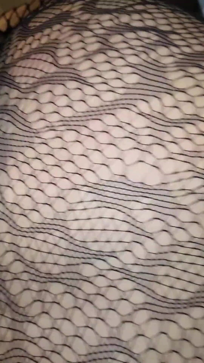 Lady_devil28: La pute de ma belle-mère me modèle sa nouvelle lingerie...