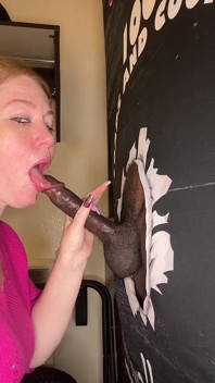 Sexy rothaarige kim schluckt wird ihrem namen gerecht