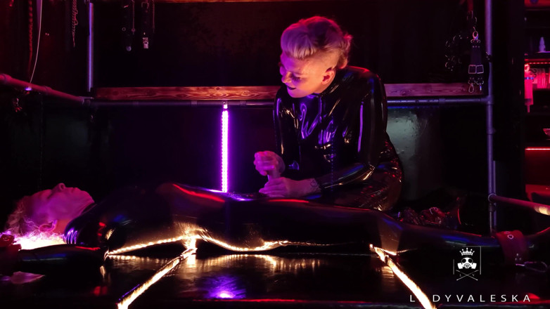 Lady Valeska: Orgasmo legato ineluttabile