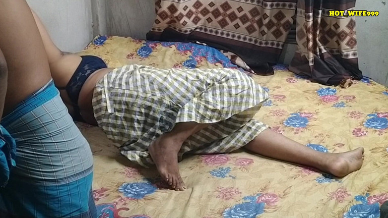 Hot_wife999: Soră vitregă indiană musulmană din sat, romantism în cuplu