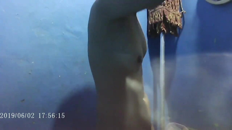 Pussycatth: Une Philippine se faufile dans la vidéo de son copain...