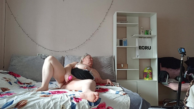 Zona901: Mama vitregă masturbează o pizdă mare