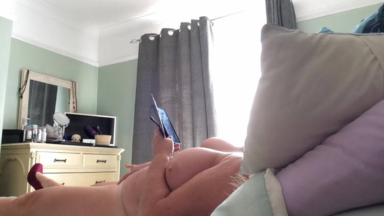 Julie Cunningham: Masturbando na webcam nua para um amigo