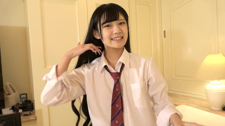 japan banana: Belleza japonesa de 18 años con pelo negro. Linda y esbelta...