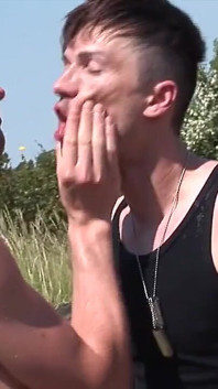 Сирий трах в дупу у військовому таборі