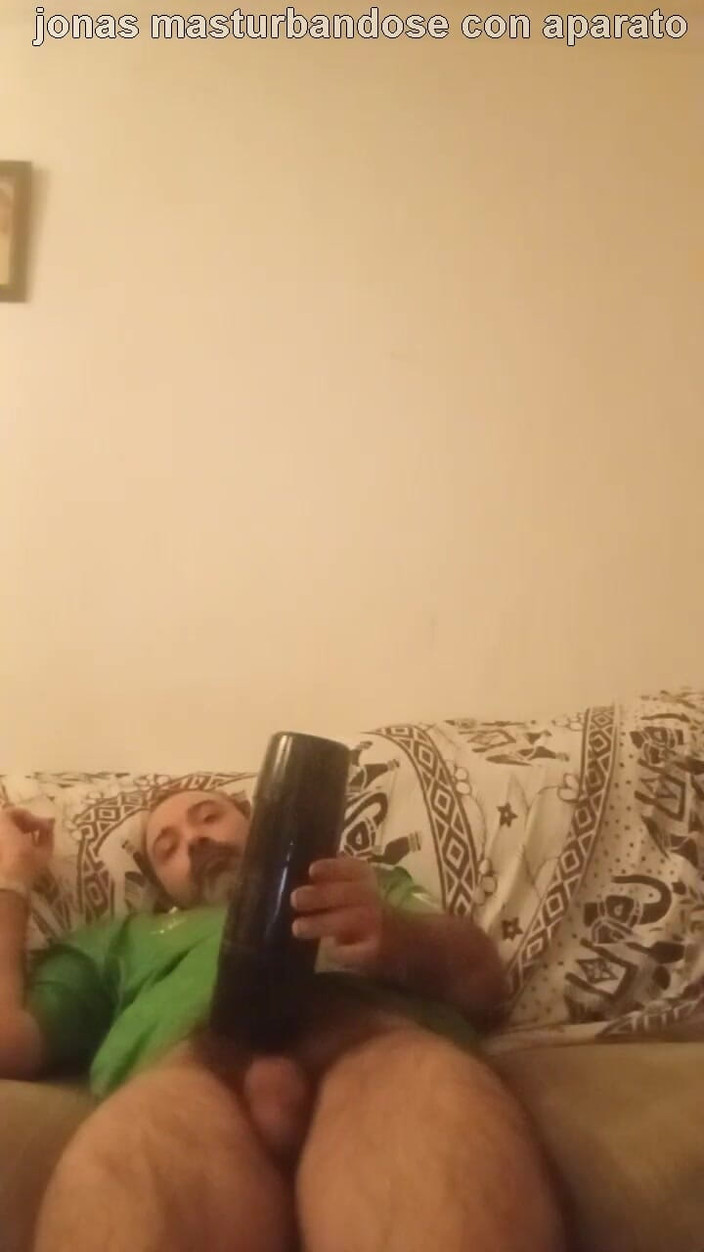 jonasxulo: Jonas che si masturba con un bribrador