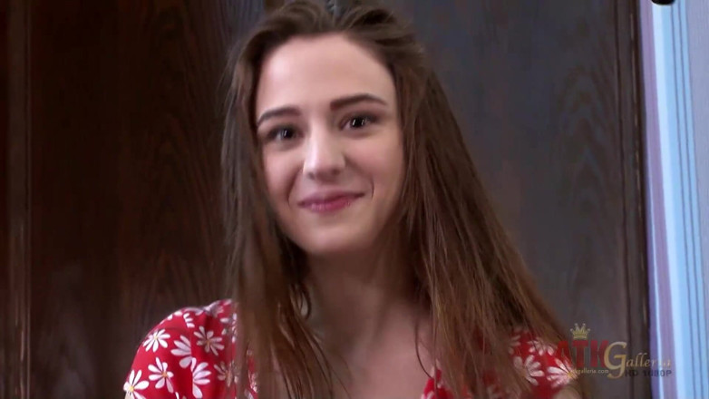 ATKIngdom Fans: Prsatá kočička Elektra Rose si prstí kundičku