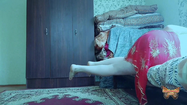 Kitty_Cross: La gonna sollevatrice trans carina leggermente nella brezza delicata