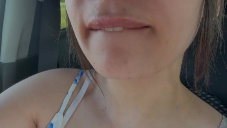 AmayaMori: Une philippine mariée se masturbe dans la voiture, chatte crémeuse...