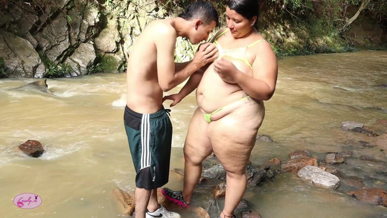 Lexly_16: Un mec me donne son sperme dehors