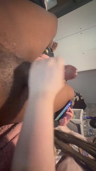 和我热辣人妻的淋浴时间变得怪异