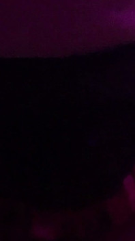 Teenie-twink reitet schwanz des älteren mannes