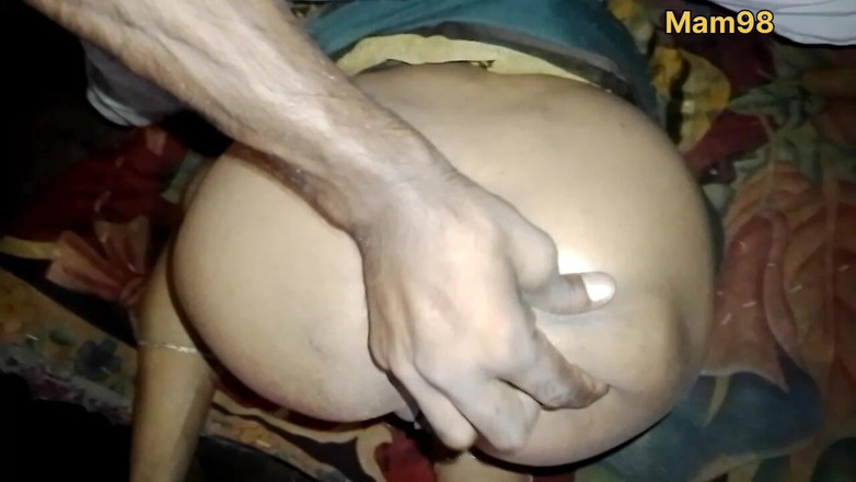 Deshi girl 9: 인도 원주민 시누이가 그녀를 볼 때 그녀와 사촌을 모두 벗고 있습니다.