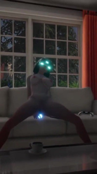 VRで自慰行為をする女の子