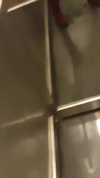 我在电梯里最快的高潮，非常危险的业余熟女多次高潮闪烁