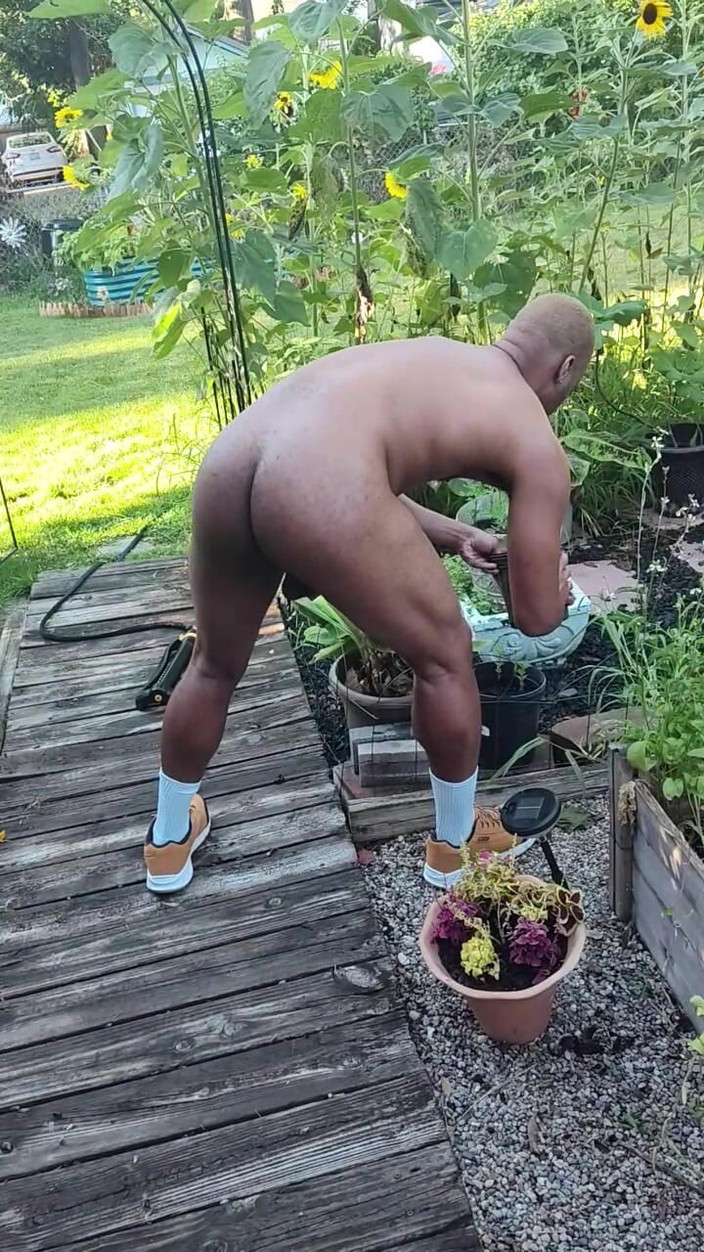 Kennie Jai: Kennie Jai trekt zich af op een airbnb